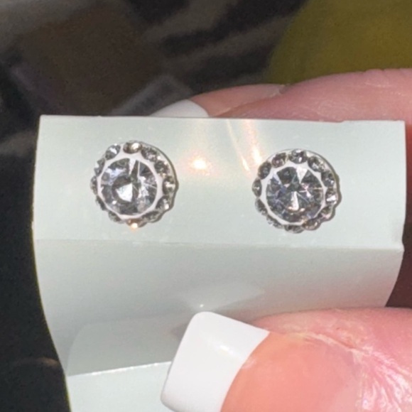 SILVER AND WHITE AUSTRALIAN CRYSTAL HALO STUD EARRINGS NEW IN BOX - Picture 7 of 12